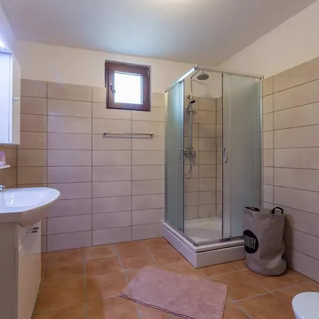 Hiza Bratovici Porec