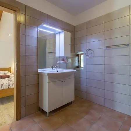 Hiza Bratovici Holiday home *